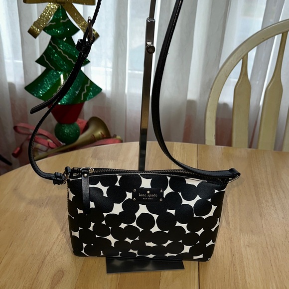 kate spade Handbags - Kate Spade Black and White Floral Crossbody Bag